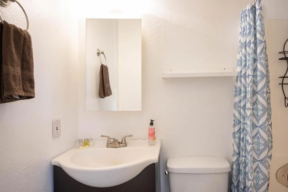 2 Bedroom Unlv, Thomas Mack Las Vegas