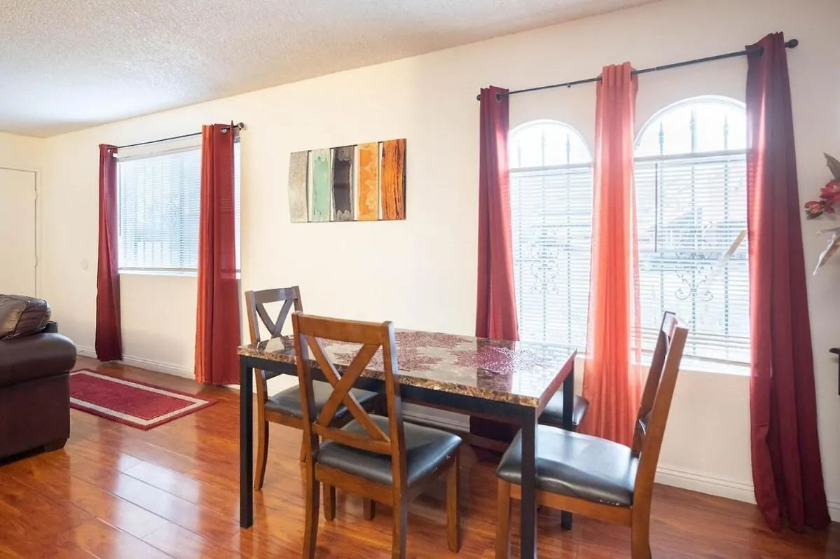 2 Bedroom Unlv, Thomas Mack Las Vegas